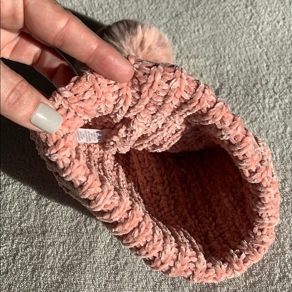 ROSE Pom BEANIE - Picture 4 of 8